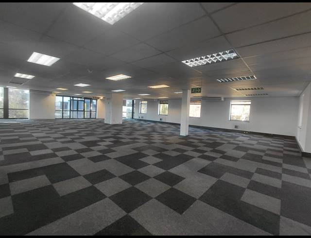 425M² OFFICE TO LET IN BRYANSTON